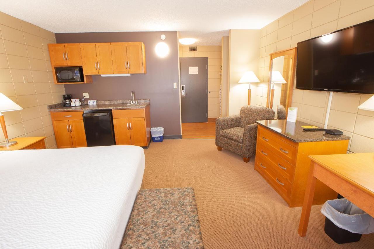 Neighbourhood Inn Hotels In Bonnyville Bagian luar foto