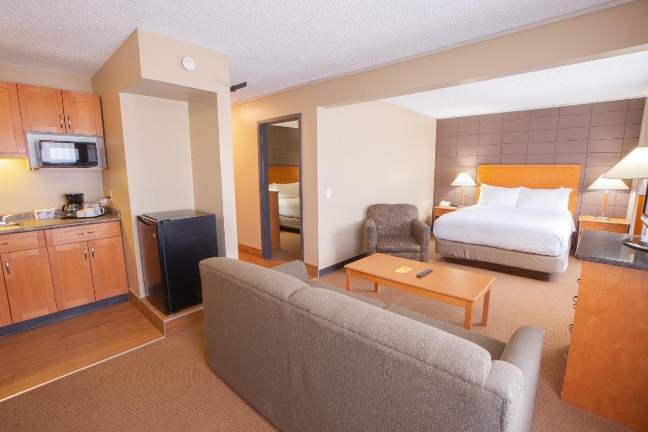 Neighbourhood Inn Hotels In Bonnyville Bagian luar foto