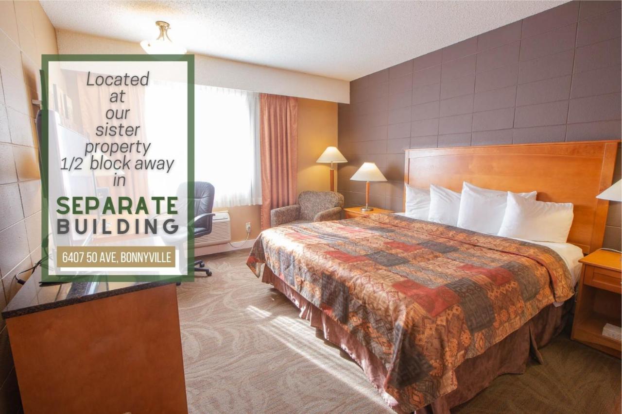 Neighbourhood Inn Hotels In Bonnyville Bagian luar foto