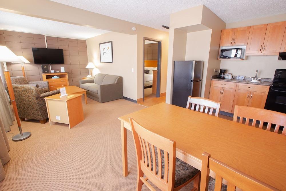 Neighbourhood Inn Hotels In Bonnyville Bagian luar foto